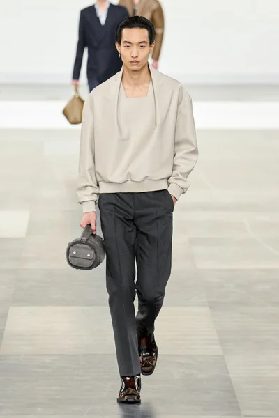 Look 32